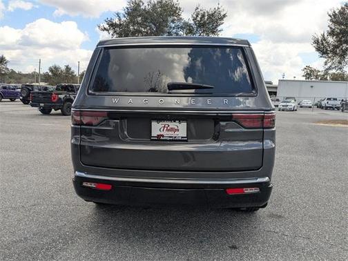 2023 Jeep Wagoneer Base