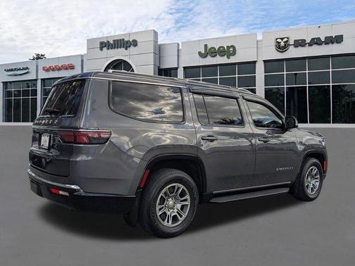 2023 Jeep Wagoneer Base