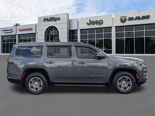 2023 Jeep Wagoneer Base