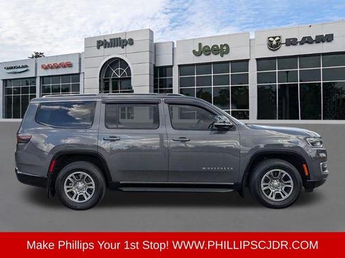 2023 Jeep Wagoneer Base