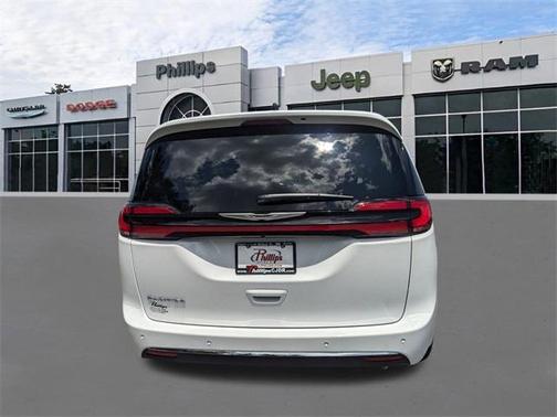 2025 Chrysler Pacifica Select