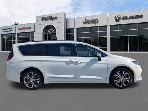 2026 Chrysler Pacifica Pinnacle