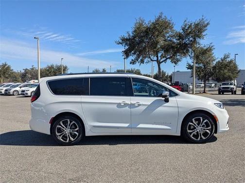 2026 Chrysler Pacifica Pinnacle