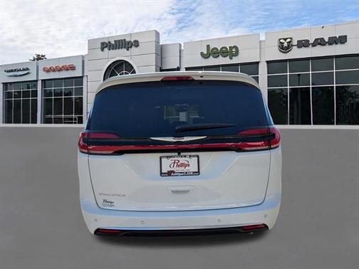 2026 Chrysler Pacifica Pinnacle