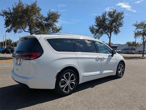 2026 Chrysler Pacifica Pinnacle