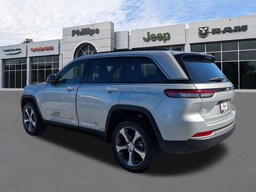 Silver Zynith 2026 Jeep Grand Cherokee Limited 4x2