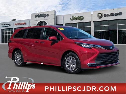 2023 Toyota Sienna XLE