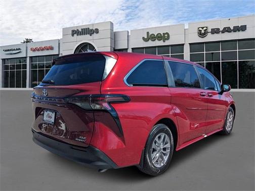 2023 Toyota Sienna XLE