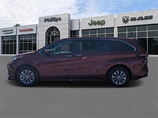 2023 Toyota Sienna XLE