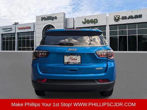 Laser Blue Pearl 2022 Jeep Compass Latitude