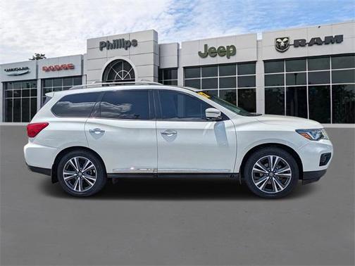 2017 Nissan Pathfinder Platinum