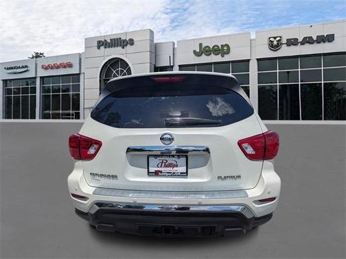 2017 Nissan Pathfinder Platinum