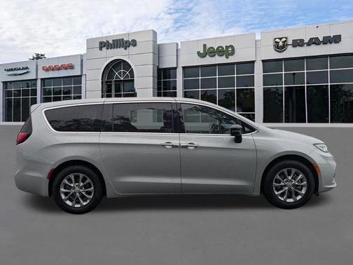 Silver Mist Clearcoat 2026 Chrysler Pacifica Limited