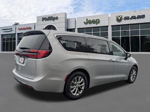 Silver Mist Clearcoat 2026 Chrysler Pacifica Limited