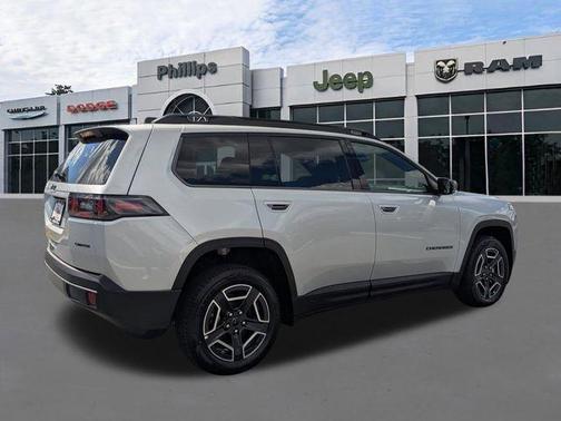 Silver Zynith 2026 Jeep Cherokee LAREDO/LIMITED