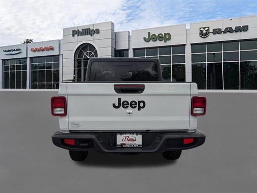 Bright White Clearcoat 2026 Jeep Gladiator Convoy