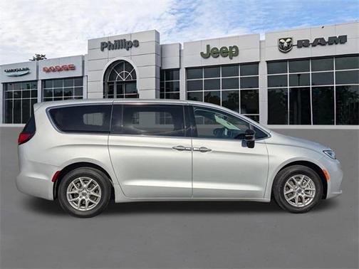 2024 Chrysler Pacifica Touring-L