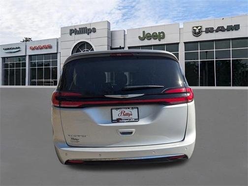 2024 Chrysler Pacifica Touring-L
