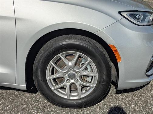 2024 Chrysler Pacifica Touring-L