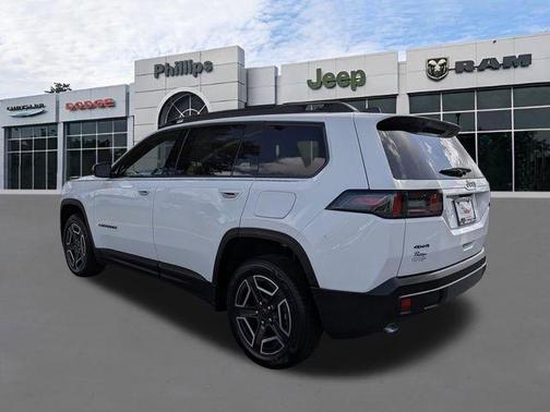 Bright White Clearcoat 2026 Jeep Cherokee LAREDO/LIMITED