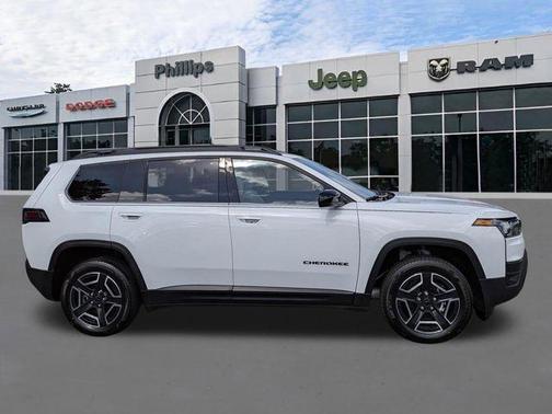 Bright White Clearcoat 2026 Jeep Cherokee LAREDO/LIMITED
