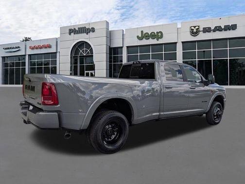 Ceramic White 2026 RAM 3500 Limited