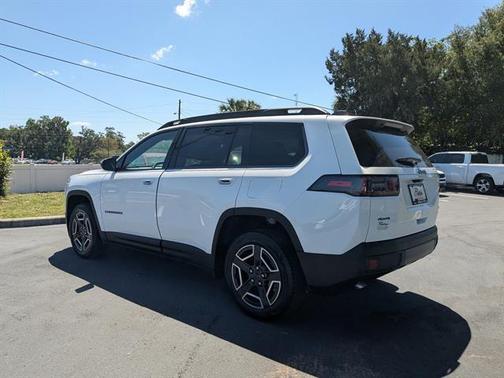 Bright White Clearcoat 2026 Jeep Cherokee LAREDO/LIMITED