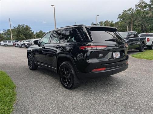2024 Jeep Grand Cherokee Laredo