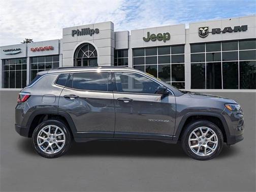 2023 Jeep Compass Latitude Lux