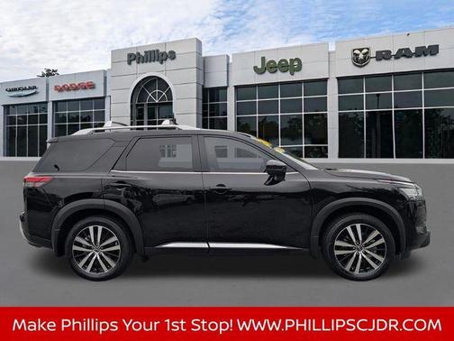 Black 2024 Nissan Pathfinder Platinum