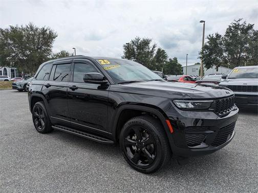 2025 Jeep Grand Cherokee Laredo