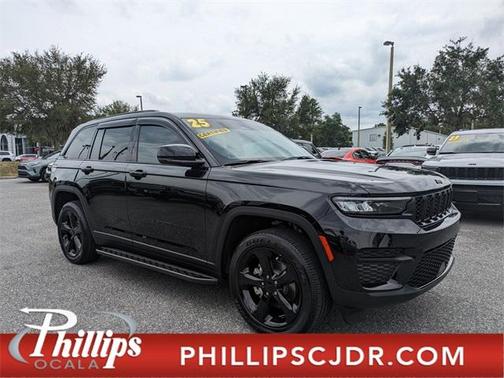 2025 Jeep Grand Cherokee Laredo