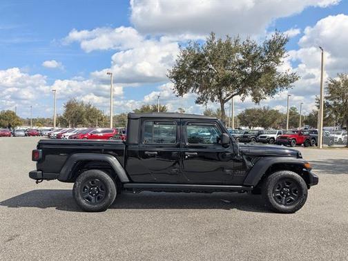 2022 Jeep Gladiator Sport