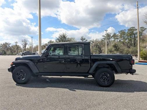2022 Jeep Gladiator Sport
