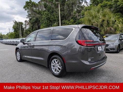 2023 Chrysler Pacifica Touring-L