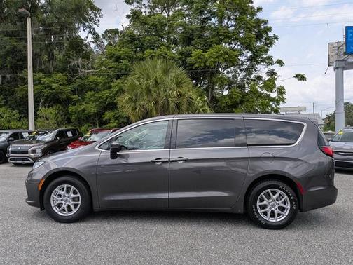 2023 Chrysler Pacifica Touring-L