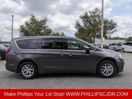 2023 Chrysler Pacifica Touring-L
