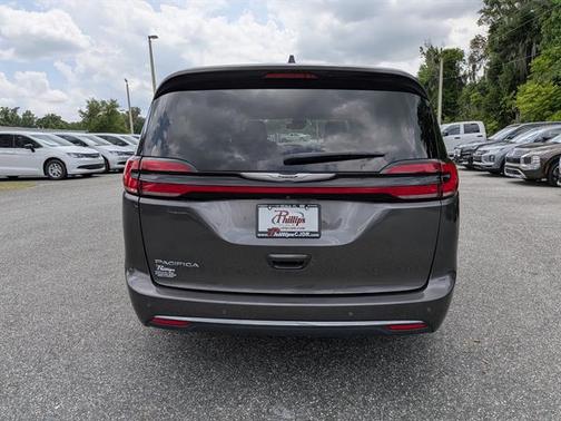 2023 Chrysler Pacifica Touring-L
