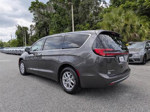 2023 Chrysler Pacifica Touring-L