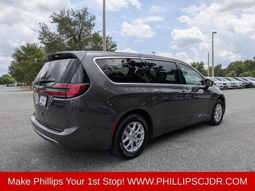 2023 Chrysler Pacifica Touring-L