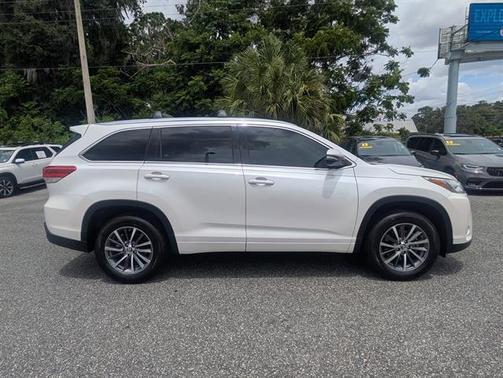 Blizzard Pearl 2017 Toyota Highlander XLE
