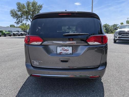 Granite Crystal Clearcoat Metallic 2018 Chrysler Pacifica Touring-L Plus