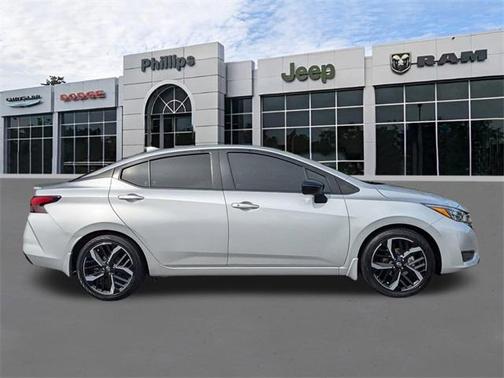 2023 Nissan Versa 1.6 SR