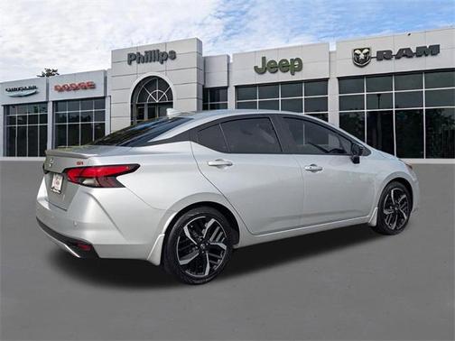 2023 Nissan Versa 1.6 SR