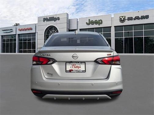 2023 Nissan Versa 1.6 SR