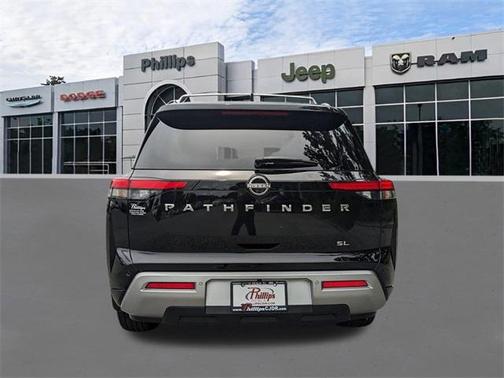 2023 Nissan Pathfinder SL