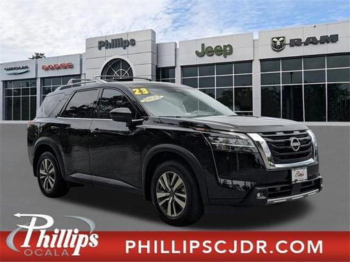 2023 Nissan Pathfinder SL