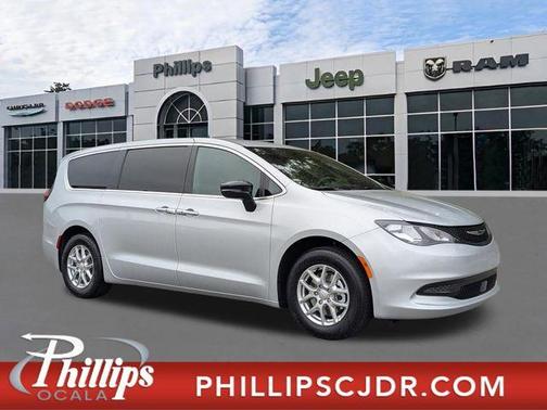 Silver Mist Clearcoat 2026 Chrysler Voyager LX