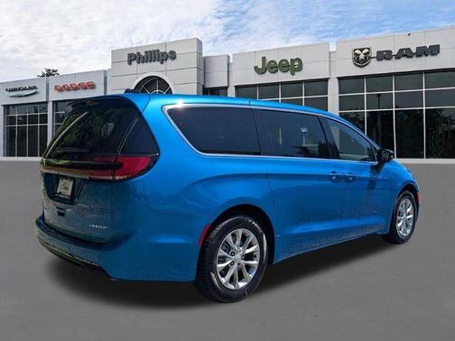 Hydro Blue Pearl 2026 Chrysler Pacifica Limited