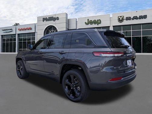 Metallic 2026 Jeep Grand Cherokee Limited 4x2